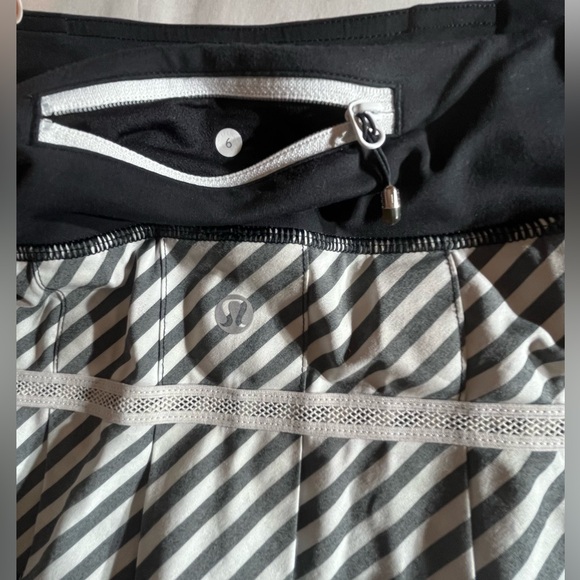 Lululemon Run Pace Setter Tennis golf Skirt Sz 6 Please Review measurements - Picture 4 of 12